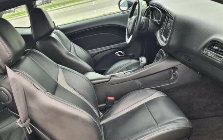 Dodge Challenger III рестайлинг 2, 2018 год, 4 050 000 рублей, 10 фотография