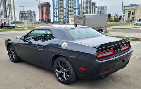 Dodge Challenger III рестайлинг 2, 2018 год, 4 050 000 рублей, 4 фотография
