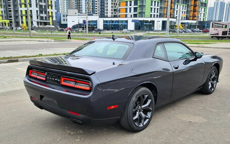 Dodge Challenger III рестайлинг 2, 2018 год, 4 050 000 рублей, 6 фотография