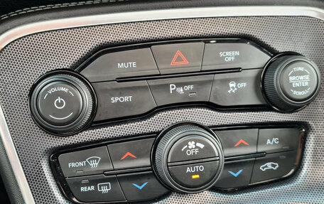 Dodge Challenger III рестайлинг 2, 2018 год, 4 050 000 рублей, 16 фотография