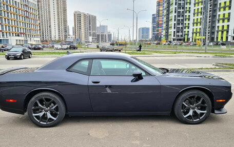Dodge Challenger III рестайлинг 2, 2018 год, 4 050 000 рублей, 8 фотография