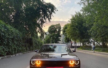 Dodge Challenger III рестайлинг 2, 2018 год, 4 050 000 рублей, 28 фотография