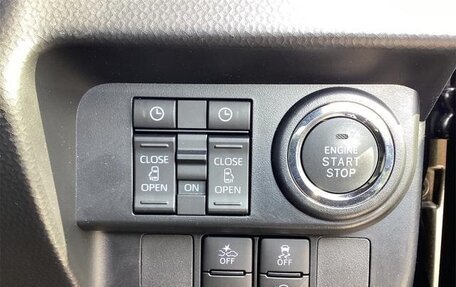 Toyota Roomy I, 2022 год, 790 000 рублей, 19 фотография