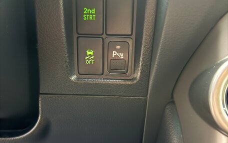 Toyota Land Cruiser Prado 150 рестайлинг 2, 2010 год, 2 355 000 рублей, 17 фотография