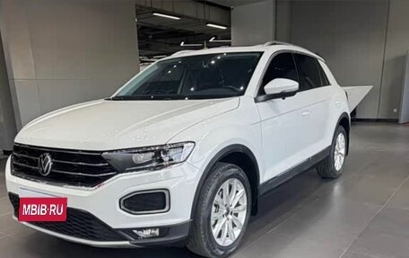 Volkswagen T-Roc I, 2022 год, 2 100 000 рублей, 1 фотография