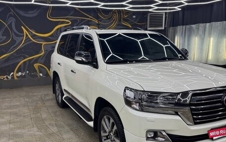 Toyota Land Cruiser 200, 2017 год, 6 590 000 рублей, 3 фотография