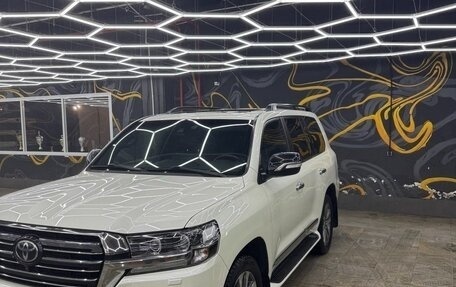 Toyota Land Cruiser 200, 2017 год, 6 590 000 рублей, 2 фотография