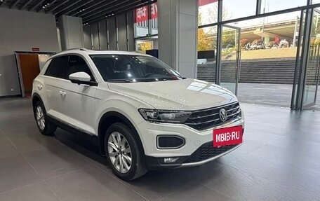 Volkswagen T-Roc I, 2022 год, 2 100 000 рублей, 3 фотография