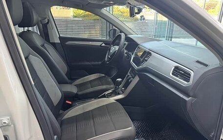 Volkswagen T-Roc I, 2022 год, 2 100 000 рублей, 13 фотография