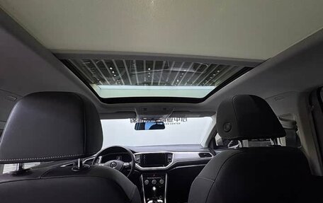 Volkswagen T-Roc I, 2022 год, 2 100 000 рублей, 14 фотография