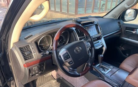Toyota Land Cruiser 200, 2015 год, 4 500 000 рублей, 2 фотография