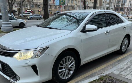 Toyota Camry, 2015 год, 1 575 000 рублей, 3 фотография