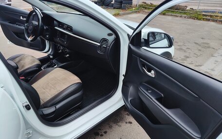 KIA Rio IV, 2018 год, 1 650 000 рублей, 3 фотография