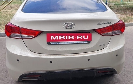 Hyundai Elantra V, 2012 год, 900 000 рублей, 10 фотография