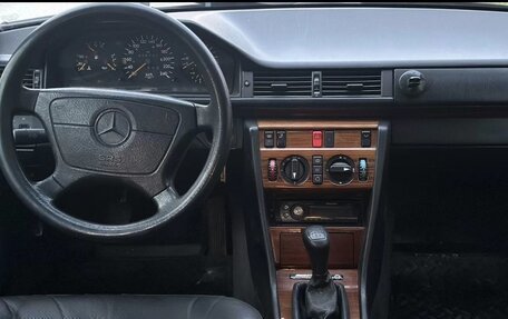 Mercedes-Benz E-Класс, 1994 год, 330 000 рублей, 9 фотография