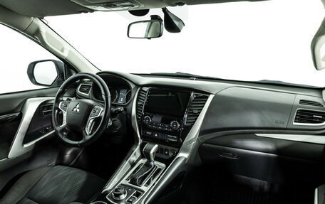 Mitsubishi Pajero Sport III рестайлинг, 2018 год, 2 849 000 рублей, 9 фотография