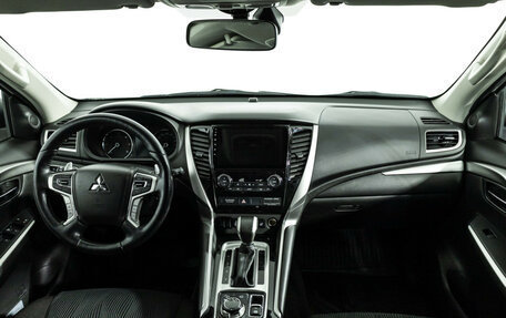 Mitsubishi Pajero Sport III рестайлинг, 2018 год, 2 849 000 рублей, 13 фотография