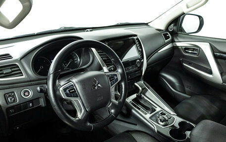 Mitsubishi Pajero Sport III рестайлинг, 2018 год, 2 849 000 рублей, 11 фотография