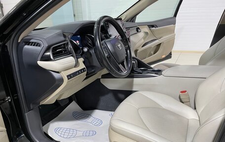 Toyota Camry, 2022 год, 3 670 000 рублей, 10 фотография