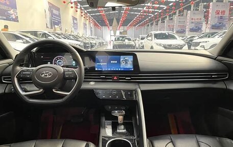 Hyundai Elantra, 2022 год, 1 600 000 рублей, 6 фотография