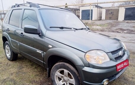 Chevrolet Niva I рестайлинг, 2017 год, 630 000 рублей, 6 фотография