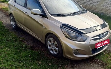 Hyundai Solaris II рестайлинг, 2011 год, 650 000 рублей, 6 фотография