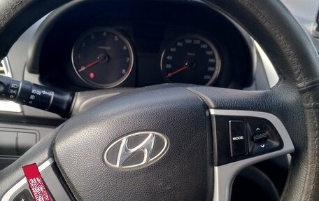 Hyundai Solaris II рестайлинг, 2011 год, 650 000 рублей, 4 фотография