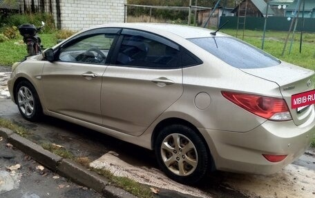 Hyundai Solaris II рестайлинг, 2011 год, 650 000 рублей, 3 фотография