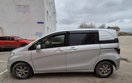 Honda Freed I, 2012 год, 890 000 рублей, 3 фотография