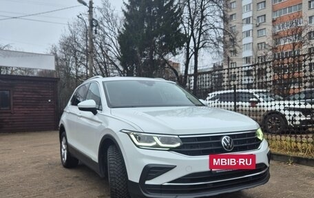 Volkswagen Tiguan II, 2021 год, 3 000 000 рублей, 2 фотография