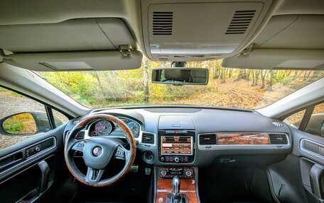 Volkswagen Touareg III, 2011 год, 1 870 000 рублей, 3 фотография