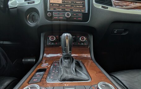 Volkswagen Touareg III, 2011 год, 1 870 000 рублей, 4 фотография