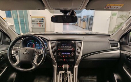 Mitsubishi Pajero Sport III рестайлинг, 2018 год, 2 525 000 рублей, 9 фотография