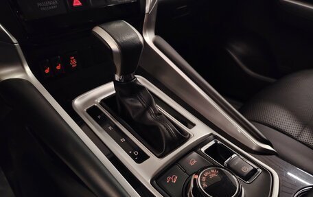 Mitsubishi Pajero Sport III рестайлинг, 2018 год, 2 525 000 рублей, 14 фотография