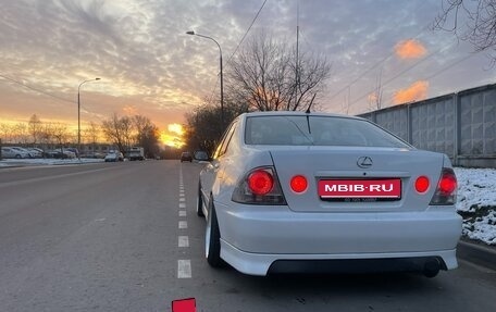 Lexus IS II рестайлинг 2, 1999 год, 880 000 рублей, 1 фотография