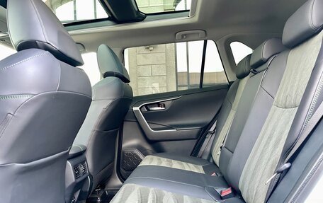 Toyota RAV4, 2024 год, 3 799 000 рублей, 17 фотография