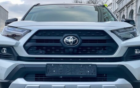 Toyota RAV4, 2024 год, 3 799 000 рублей, 23 фотография