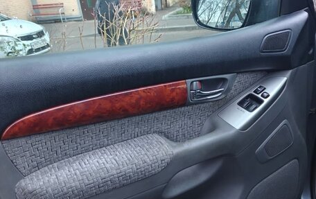 Toyota Land Cruiser Prado 120 рестайлинг, 2004 год, 2 500 000 рублей, 25 фотография