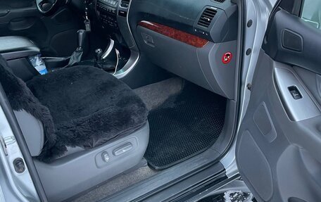 Toyota Land Cruiser Prado 120 рестайлинг, 2006 год, 2 350 000 рублей, 10 фотография