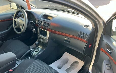 Toyota Avensis III рестайлинг, 2004 год, 849 999 рублей, 12 фотография