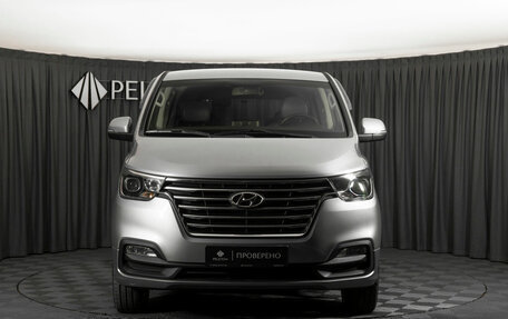 Hyundai Grand Starex Grand Starex I рестайлинг 2, 2019 год, 4 400 000 рублей, 3 фотография
