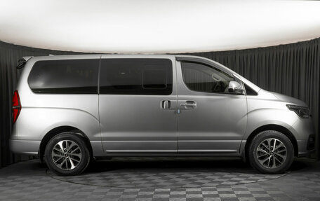 Hyundai Grand Starex Grand Starex I рестайлинг 2, 2019 год, 4 400 000 рублей, 8 фотография