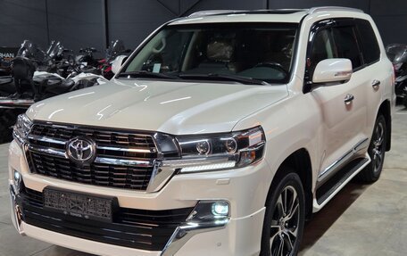 Toyota Land Cruiser 200, 2021 год, 9 799 000 рублей, 2 фотография