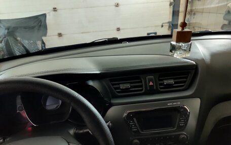 KIA Rio III рестайлинг, 2013 год, 750 000 рублей, 10 фотография