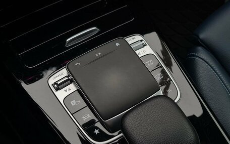 Mercedes-Benz A-Класс, 2019 год, 2 400 000 рублей, 17 фотография