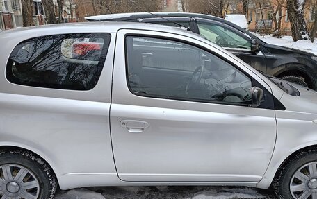 Toyota Yaris I рестайлинг, 2001 год, 400 000 рублей, 1 фотография