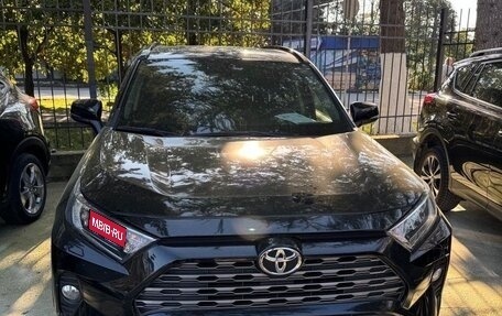 Toyota RAV4, 2021 год, 3 000 000 рублей, 1 фотография