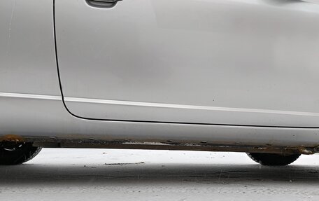 Toyota Yaris I рестайлинг, 2001 год, 400 000 рублей, 16 фотография