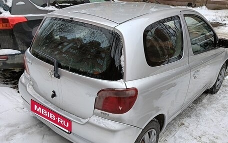 Toyota Yaris I рестайлинг, 2001 год, 400 000 рублей, 8 фотография