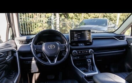 Toyota RAV4, 2021 год, 3 000 000 рублей, 6 фотография